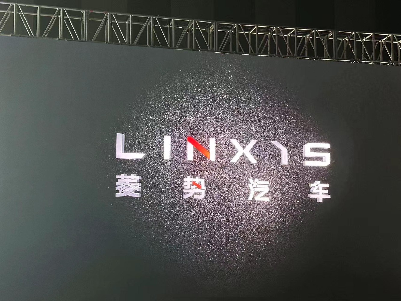 ?五菱菱勢黃金卡新能源汽車正式上市
